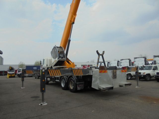 Hino 700 6X4 - Podizna platforma montirana na kamion: slika Hino 700 6X4 - Podizna platforma montirana na kamion Hino 700 6X4 - Podizna platforma montirana na kamion: slika Hino 700 6X4 - Podizna platforma montirana na kamion