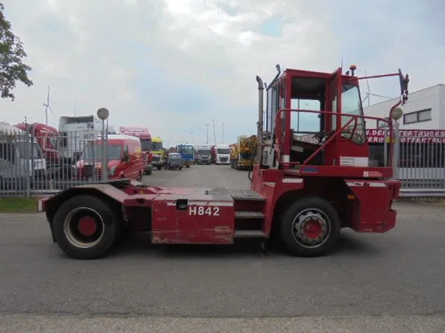 MOL YM 225/4X2 40 KM/H - Terminalni traktor: slika MOL YM 225/4X2 40 KM/H - Terminalni traktor MOL YM 225/4X2 40 KM/H - Terminalni traktor: slika MOL YM 225/4X2 40 KM/H - Terminalni traktor