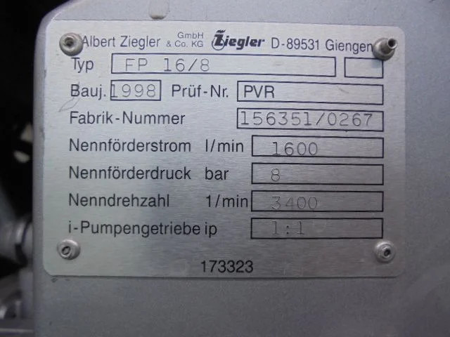 Vatrogasno vozilo Mercedes-Benz 1124 F: slika Vatrogasno vozilo Mercedes-Benz 1124 F