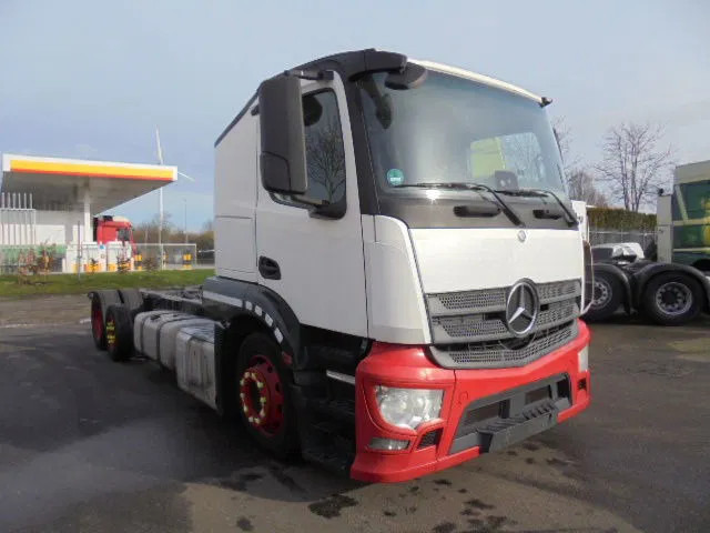 Mercedes-Benz Actros 2340 6X2 EUR 6 - Kamion-šasija: slika Mercedes-Benz Actros 2340 6X2 EUR 6 - Kamion-šasija Mercedes-Benz Actros 2340 6X2 EUR 6 - Kamion-šasija: slika Mercedes-Benz Actros 2340 6X2 EUR 6 - Kamion-šasija