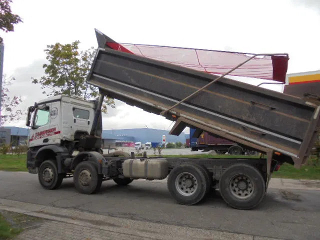 Kiper Mercedes-Benz Arocs 3243 K 8X4: slika Kiper Mercedes-Benz Arocs 3243 K 8X4