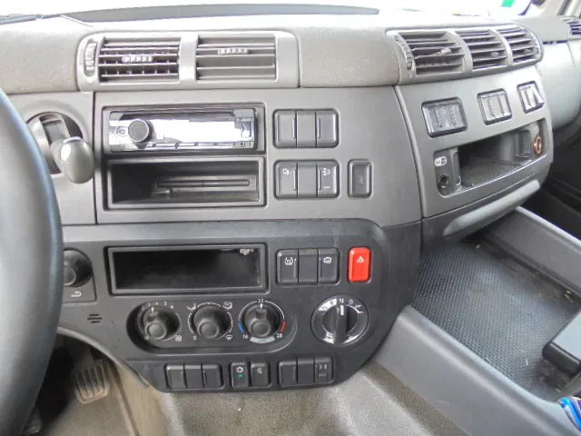 Tegljač DAF CF 400: slika Tegljač DAF CF 400