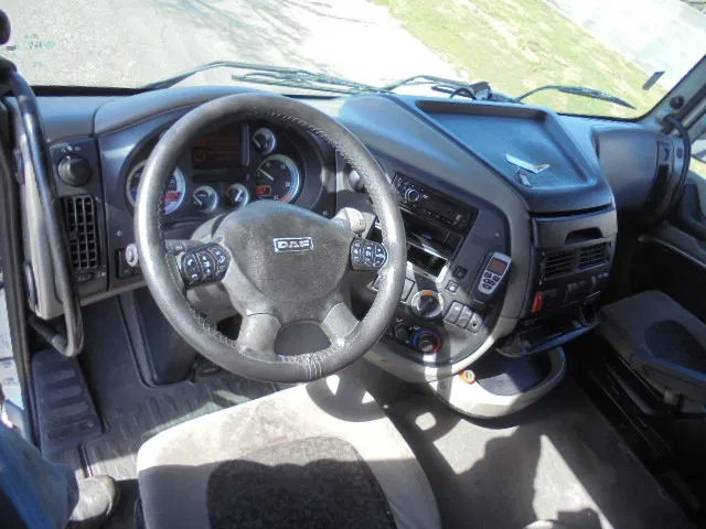 Tegljač DAF XF 105.460 SUPERSPACE: slika Tegljač DAF XF 105.460 SUPERSPACE