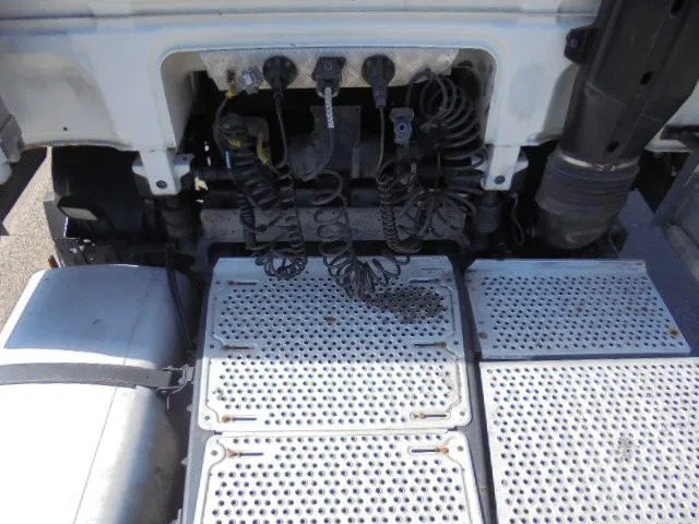 Tegljač DAF XF 105.460 SUPERSPACE: slika Tegljač DAF XF 105.460 SUPERSPACE