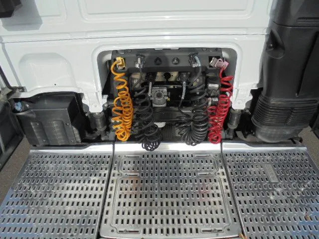 Tegljač DAF XF 440 EURO 6: slika Tegljač DAF XF 440 EURO 6