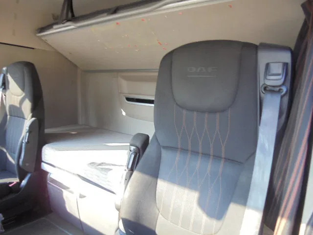 Tegljač DAF XF 450: slika Tegljač DAF XF 450