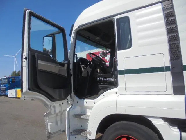 Tegljač MAN TGS 320 LX: slika Tegljač MAN TGS 320 LX