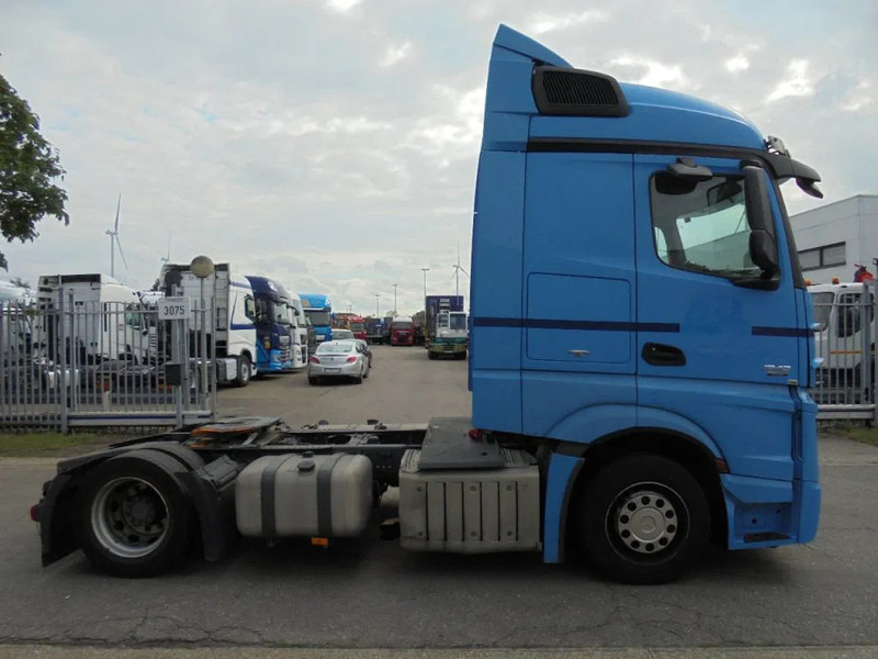 Mercedes-Benz Actros 1842 - Tegljač: slika Mercedes-Benz Actros 1842 - Tegljač Mercedes-Benz Actros 1842 - Tegljač: slika Mercedes-Benz Actros 1842 - Tegljač