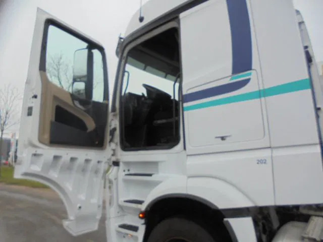 Mercedes-Benz Actros 1943 LS - Tegljač: slika Mercedes-Benz Actros 1943 LS - Tegljač Mercedes-Benz Actros 1943 LS - Tegljač: slika Mercedes-Benz Actros 1943 LS - Tegljač