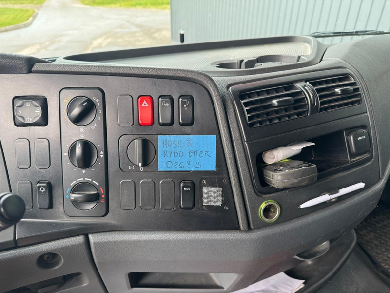 Kamion sandučar Mercedes-Benz Atego 1018: slika Kamion sandučar Mercedes-Benz Atego 1018
