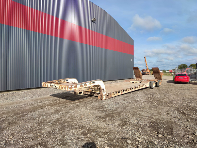 Murray 16 tyre heavy duty low loader - Poluprikolica s niskim utovarivačem: slika Murray 16 tyre heavy duty low loader - Poluprikolica s niskim utovarivačem Murray 16 tyre heavy duty low loader - Poluprikolica s niskim utovarivačem: slika Murray 16 tyre heavy duty low loader - Poluprikolica s niskim utovarivačem