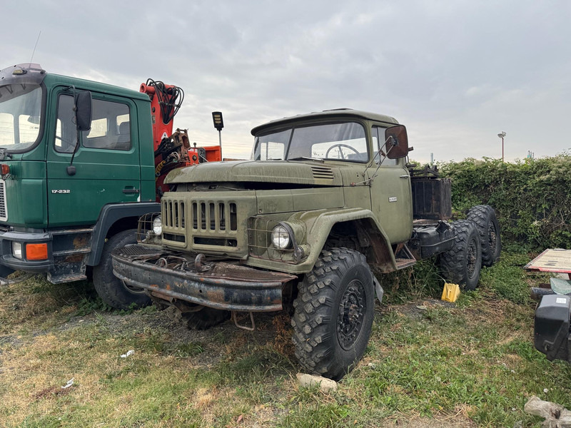 ZIL 131, 6X6 - Kamion-šasija: slika ZIL 131, 6X6 - Kamion-šasija ZIL 131, 6X6 - Kamion-šasija: slika ZIL 131, 6X6 - Kamion-šasija