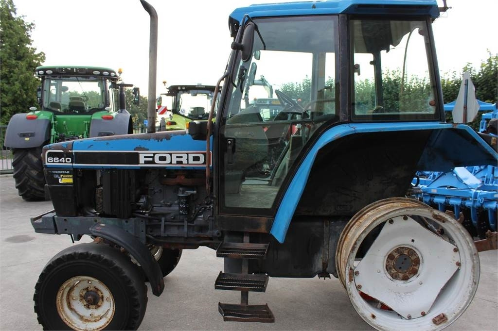 Traktor Ford 6640 2WD: slika Traktor Ford 6640 2WD