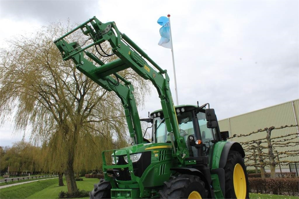 John Deere 6120M with 623R loader - Traktor: slika John Deere 6120M with 623R loader - Traktor John Deere 6120M with 623R loader - Traktor: slika John Deere 6120M with 623R loader - Traktor