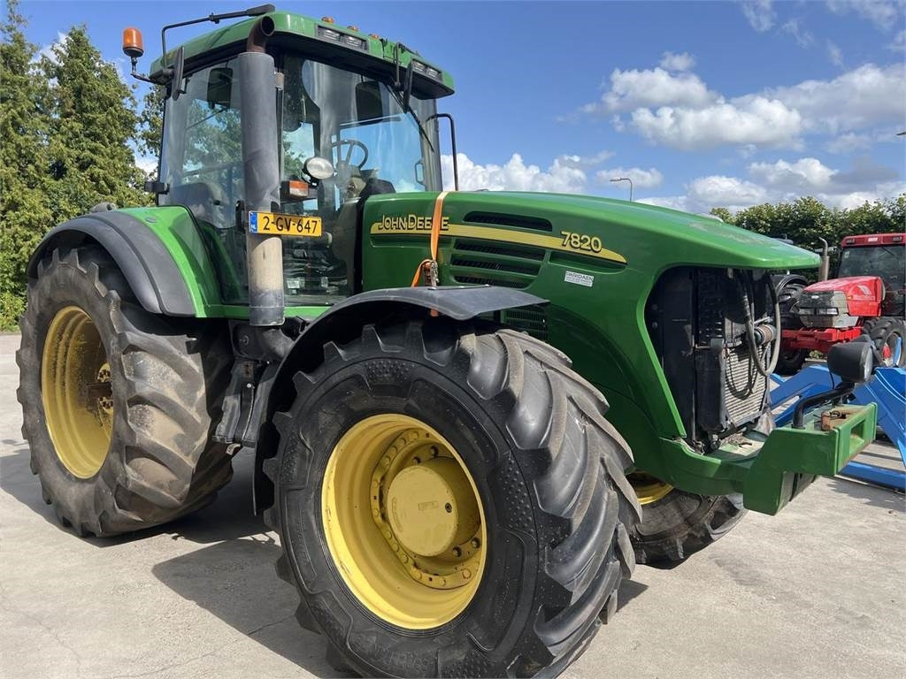 John Deere 7820 - Traktor: slika John Deere 7820 - Traktor John Deere 7820 - Traktor: slika John Deere 7820 - Traktor