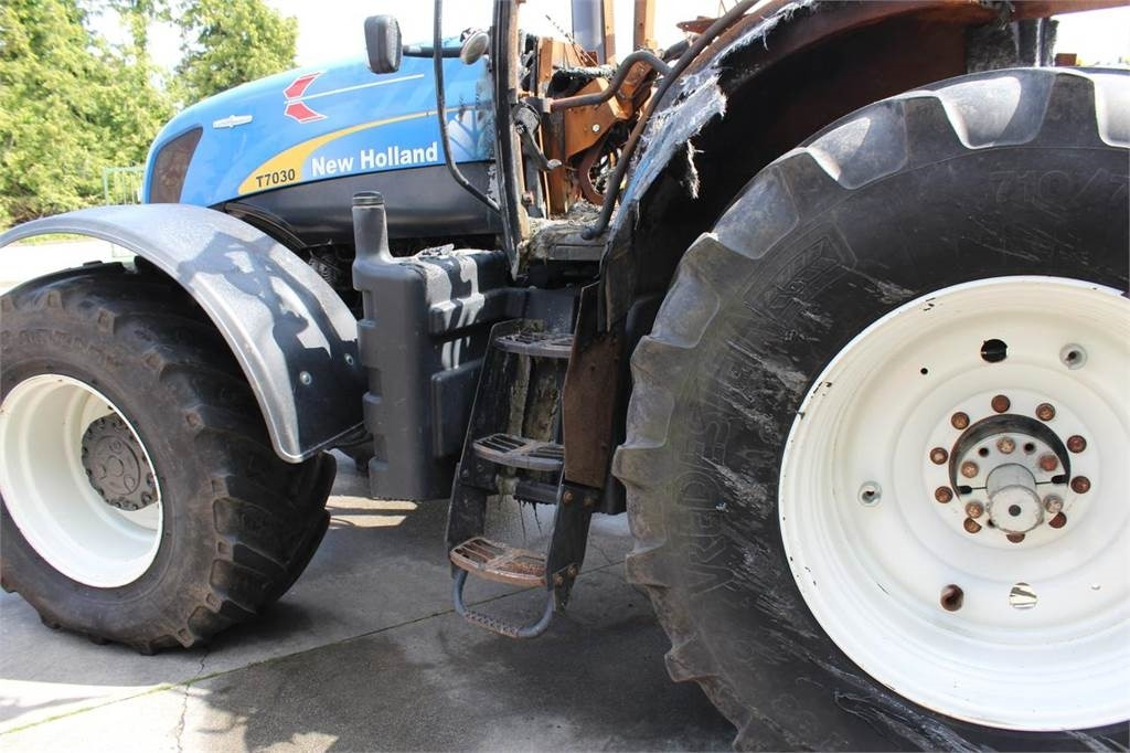 New Holland T7030 - Traktor: slika New Holland T7030 - Traktor New Holland T7030 - Traktor: slika New Holland T7030 - Traktor