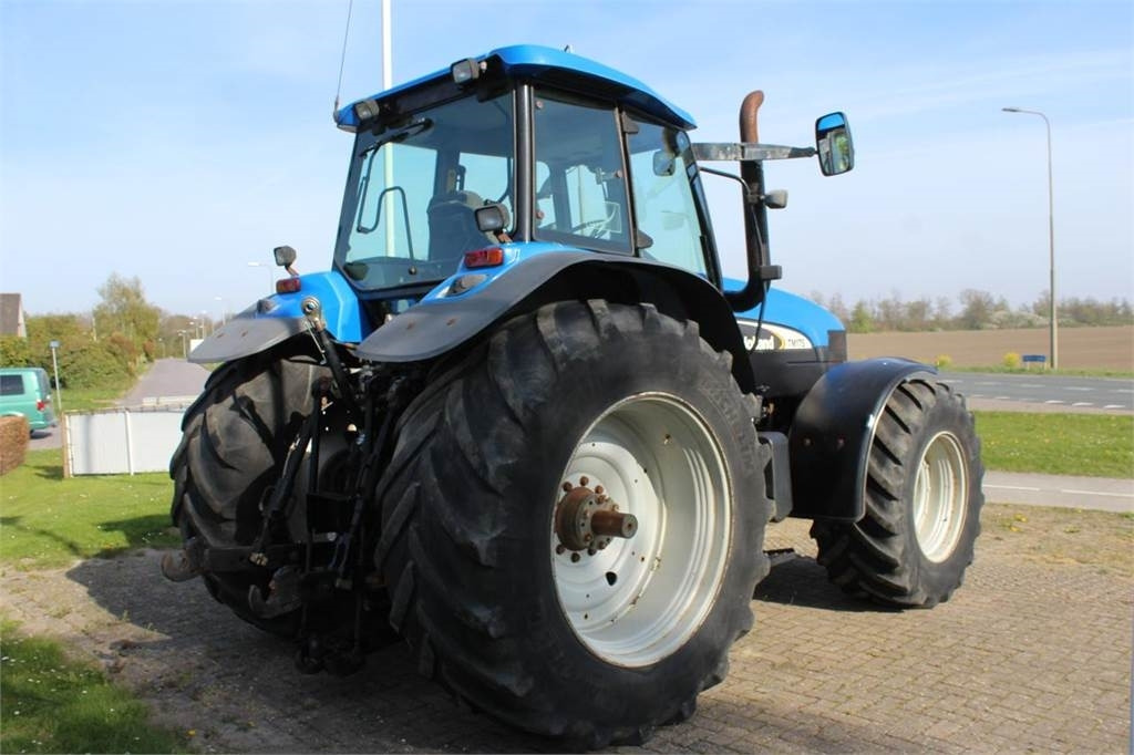 New Holland TM175 - Traktor: slika New Holland TM175 - Traktor New Holland TM175 - Traktor: slika New Holland TM175 - Traktor
