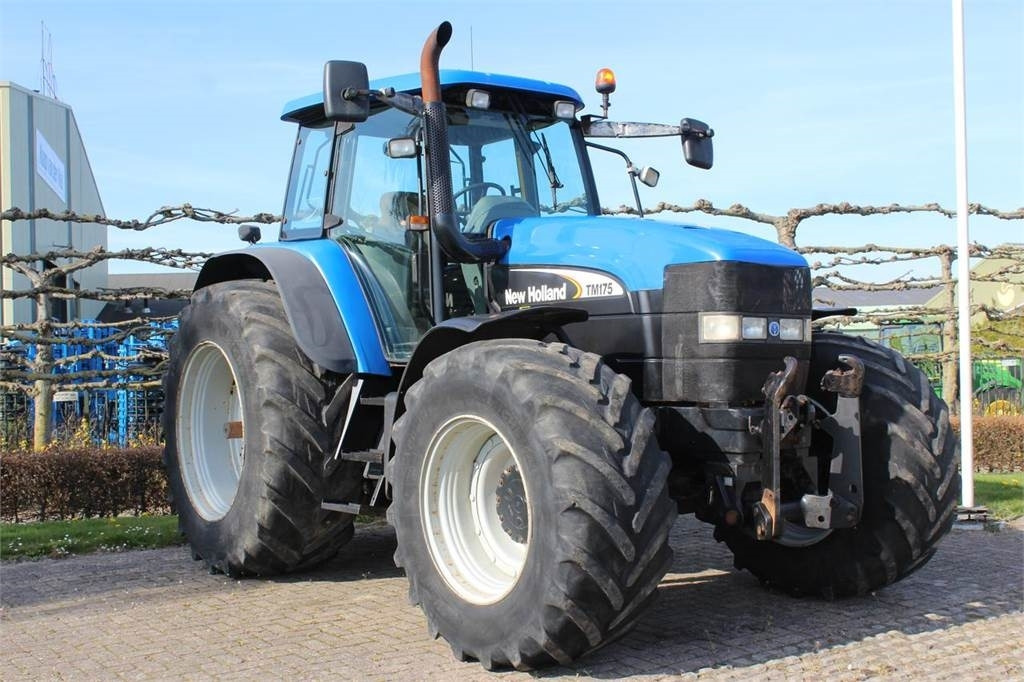 New Holland TM175 - Traktor: slika New Holland TM175 - Traktor New Holland TM175 - Traktor: slika New Holland TM175 - Traktor