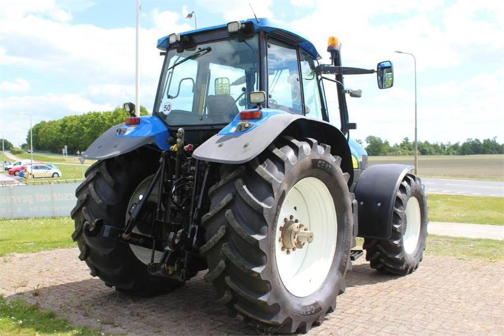 New Holland TM175 - Traktor: slika New Holland TM175 - Traktor New Holland TM175 - Traktor: slika New Holland TM175 - Traktor