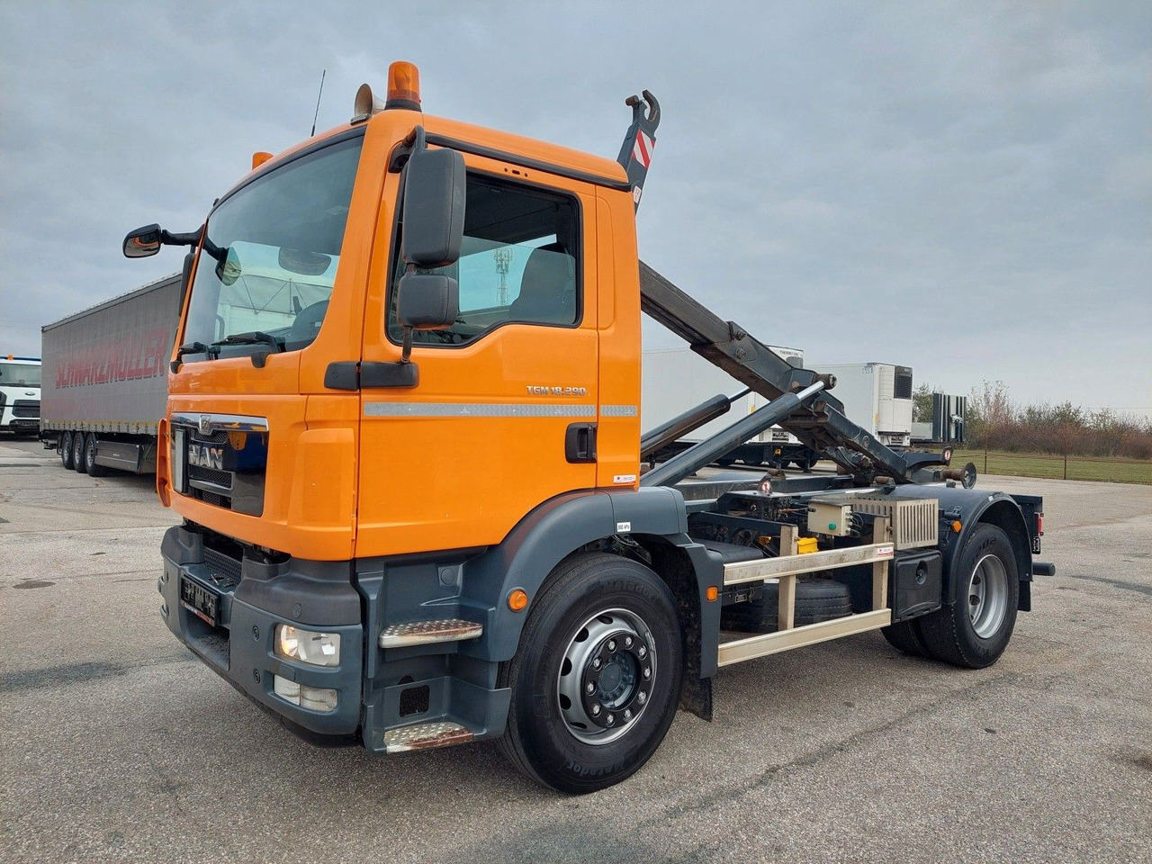MAN TGM 18.290 4X2 BB - Kamion s kukastom dizalicom: slika MAN TGM 18.290 4X2 BB - Kamion s kukastom dizalicom MAN TGM 18.290 4X2 BB - Kamion s kukastom dizalicom: slika MAN TGM 18.290 4X2 BB - Kamion s kukastom dizalicom
