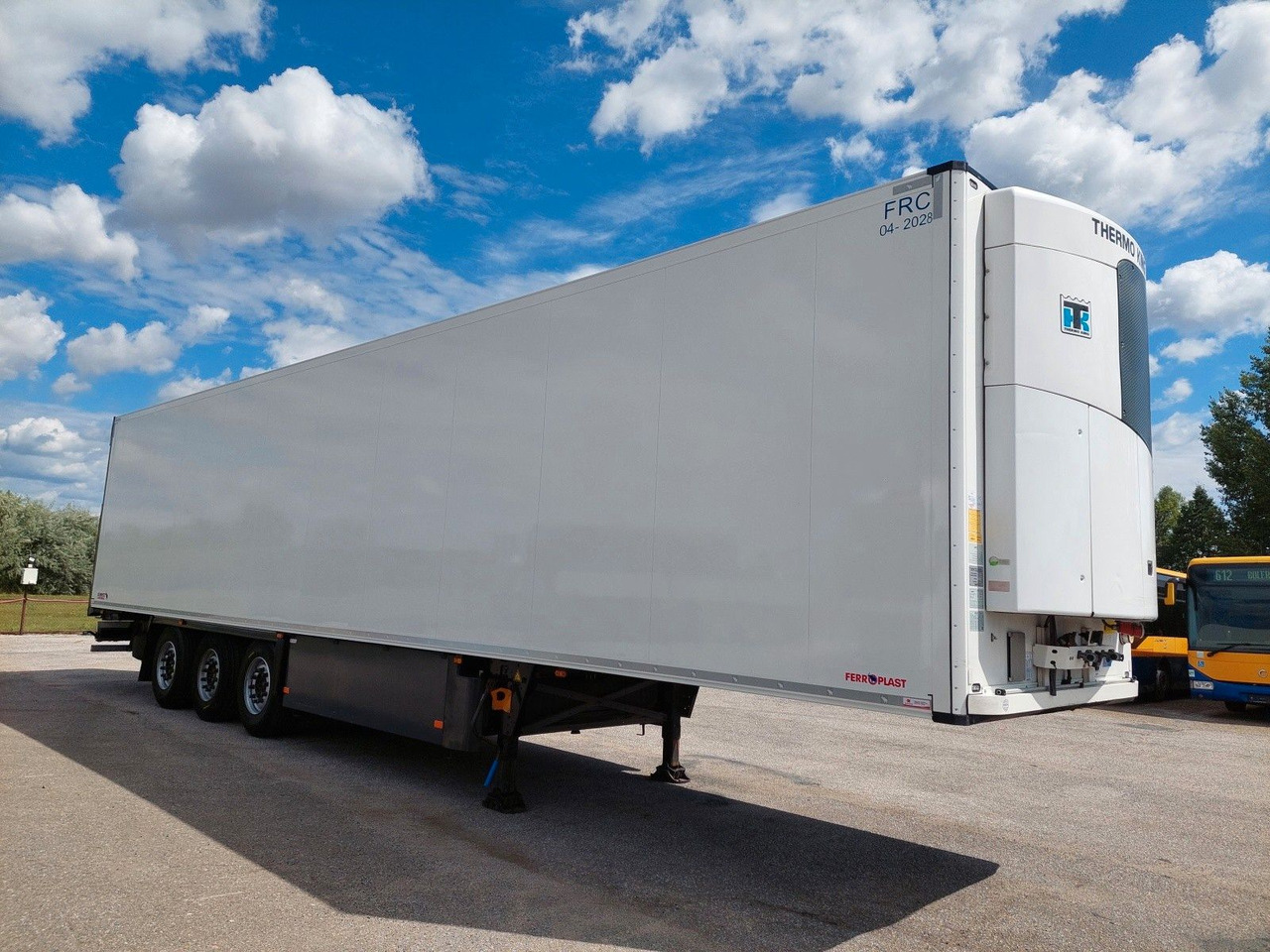 Schmitz Cargobull SKO24 ThermoKing SLXi 300 - Poluprikolica hladnjača: slika Schmitz Cargobull SKO24 ThermoKing SLXi 300 - Poluprikolica hladnjača Schmitz Cargobull SKO24 ThermoKing SLXi 300 - Poluprikolica hladnjača: slika Schmitz Cargobull SKO24 ThermoKing SLXi 300 - Poluprikolica hladnjača
