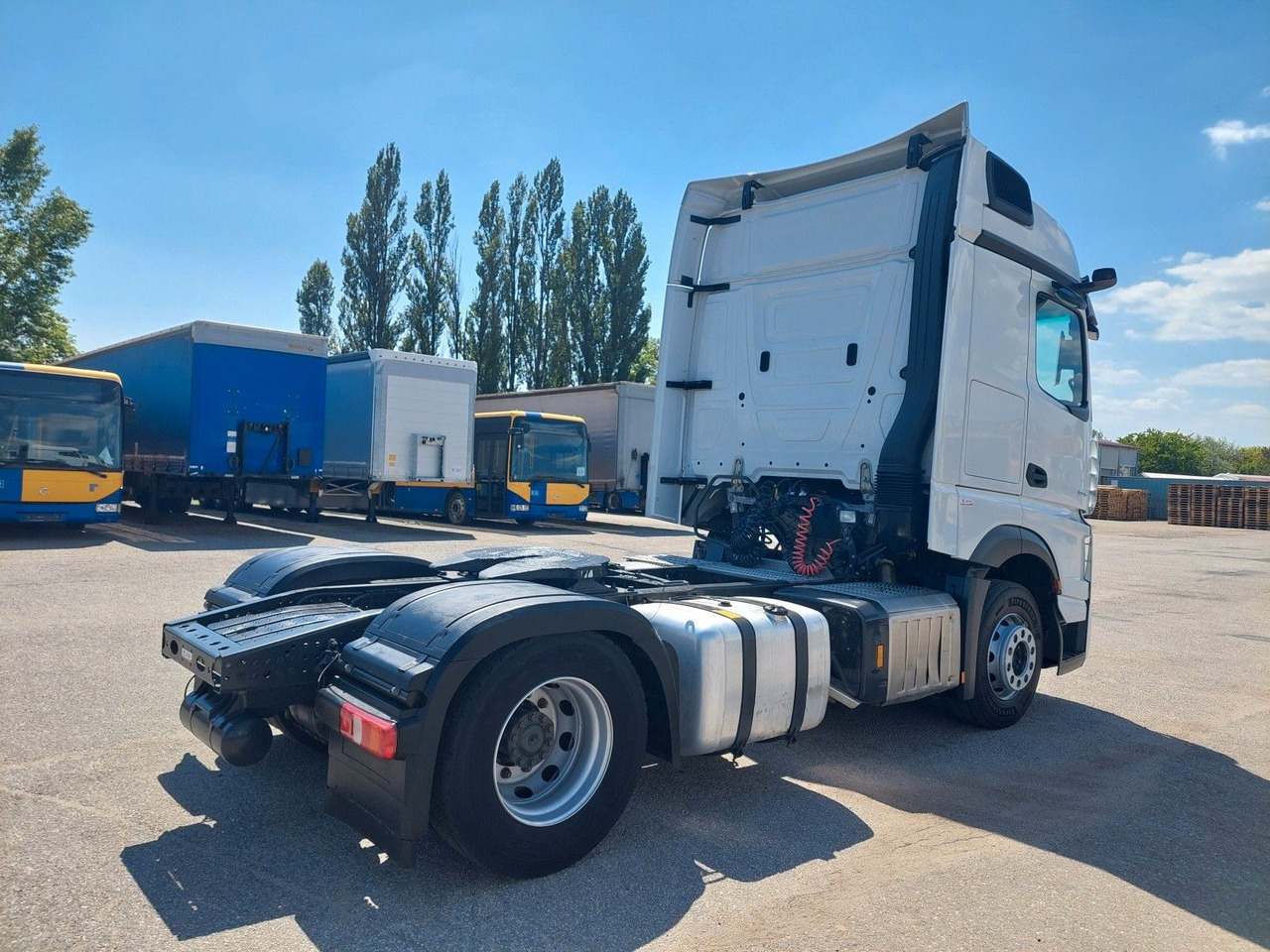 Mercedes-Benz Actros 5 1845 LS BigSpace 4x2 - Tegljač: slika Mercedes-Benz Actros 5 1845 LS BigSpace 4x2 - Tegljač Mercedes-Benz Actros 5 1845 LS BigSpace 4x2 - Tegljač: slika Mercedes-Benz Actros 5 1845 LS BigSpace 4x2 - Tegljač
