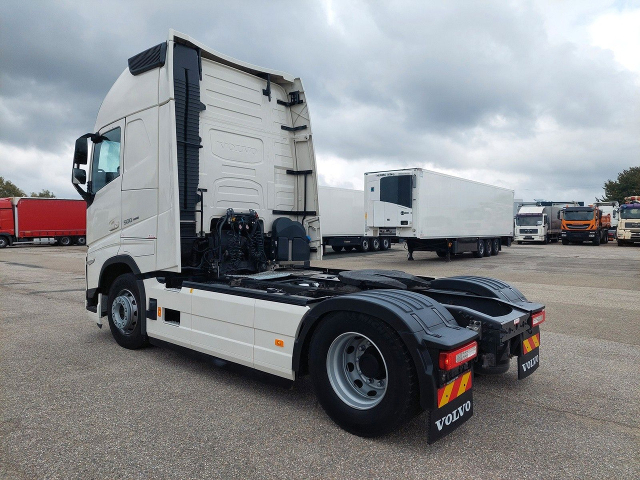 Volvo FH 13 Globetrotter XL 500 - Tegljač: slika Volvo FH 13 Globetrotter XL 500 - Tegljač Volvo FH 13 Globetrotter XL 500 - Tegljač: slika Volvo FH 13 Globetrotter XL 500 - Tegljač