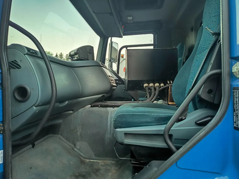 Cestovna čistilica DAF CF 75.250 DRIVING CONDITION - SWEEPER NEEDS REPAIRMENT: slika Cestovna čistilica DAF CF 75.250 DRIVING CONDITION - SWEEPER NEEDS REPAIRMENT Cestovna čistilica DAF CF 75.250 DRIVING CONDITION - SWEEPER NEEDS REPAIRMENT: slika Cestovna čistilica DAF CF 75.250 DRIVING CONDITION - SWEEPER NEEDS REPAIRMENT