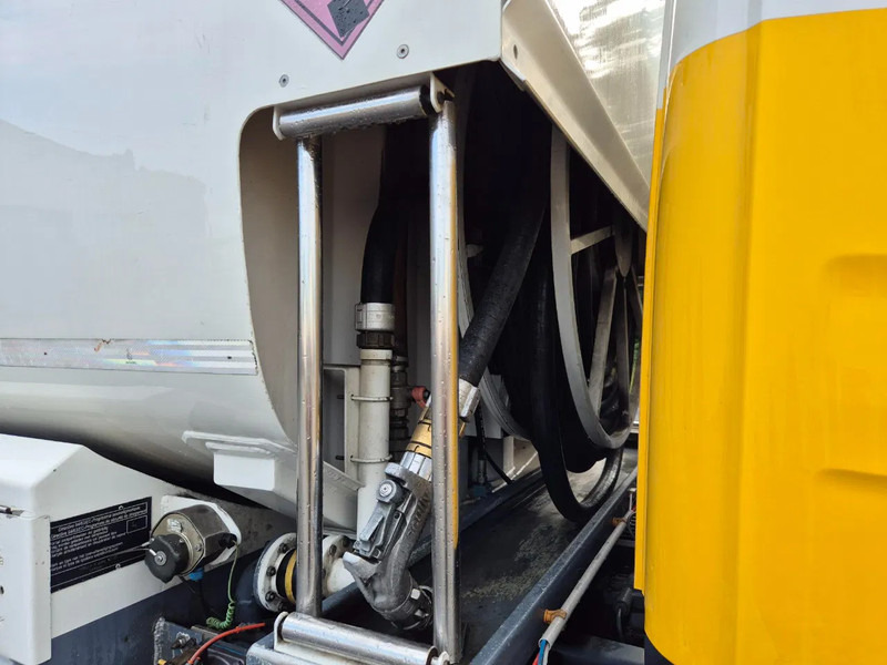 Kamion cisterna za prijevoz goriva Scania P270 FUEL / CARBURANT 14000L - 4 COMP: slika Kamion cisterna za prijevoz goriva Scania P270 FUEL / CARBURANT 14000L - 4 COMP