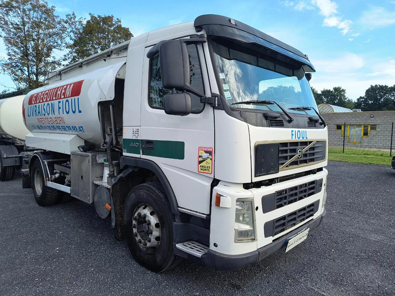 Volvo FM 440 13000L FUEL / CARBURANT - 4 COMP - Kamion cisterna: slika Volvo FM 440 13000L FUEL / CARBURANT - 4 COMP - Kamion cisterna Volvo FM 440 13000L FUEL / CARBURANT - 4 COMP - Kamion cisterna: slika Volvo FM 440 13000L FUEL / CARBURANT - 4 COMP - Kamion cisterna