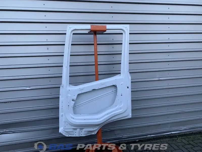 DAF XF G2 Portier Rechts DAF 2197012 - Vrata i dijelovi za Kamion: slika DAF XF G2 Portier Rechts DAF 2197012 - Vrata i dijelovi za Kamion DAF XF G2 Portier Rechts DAF 2197012 - Vrata i dijelovi za Kamion: slika DAF XF G2 Portier Rechts DAF 2197012 - Vrata i dijelovi za Kamion