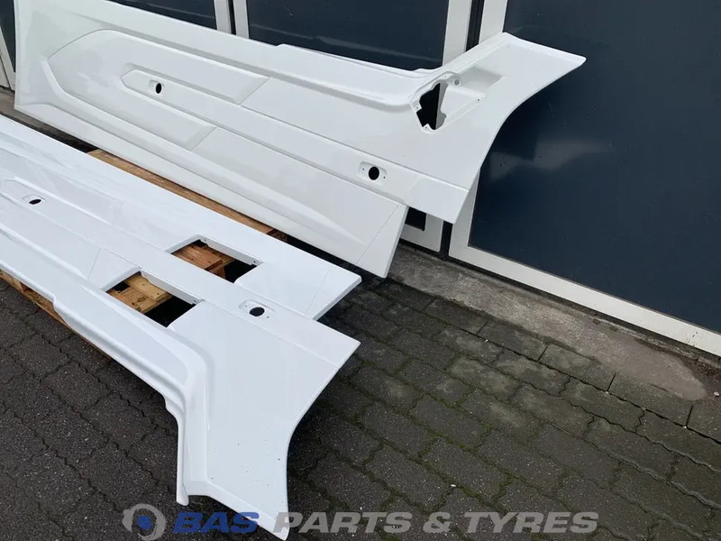 DAF XG Sideskirt Set DAF 2292740 - Karoserija i eksterijer za Kamion: slika DAF XG Sideskirt Set DAF 2292740 - Karoserija i eksterijer za Kamion DAF XG Sideskirt Set DAF 2292740 - Karoserija i eksterijer za Kamion: slika DAF XG Sideskirt Set DAF 2292740 - Karoserija i eksterijer za Kamion