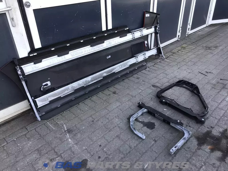 Karoserija i eksterijer za Kamion Renault T-Serie Evolution Sideskirt Set Renault 7424134838: slika Karoserija i eksterijer za Kamion Renault T-Serie Evolution Sideskirt Set Renault 7424134838
