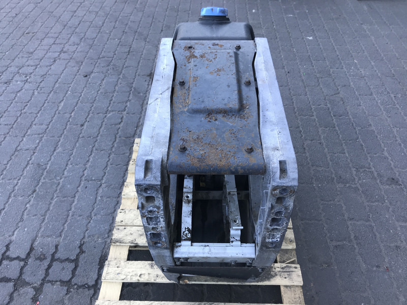 Volvo Volvo AdBlue tank 21219301 - Rezervni dijelovi za Kamion: slika Volvo Volvo AdBlue tank 21219301 - Rezervni dijelovi za Kamion Volvo Volvo AdBlue tank 21219301 - Rezervni dijelovi za Kamion: slika Volvo Volvo AdBlue tank 21219301 - Rezervni dijelovi za Kamion