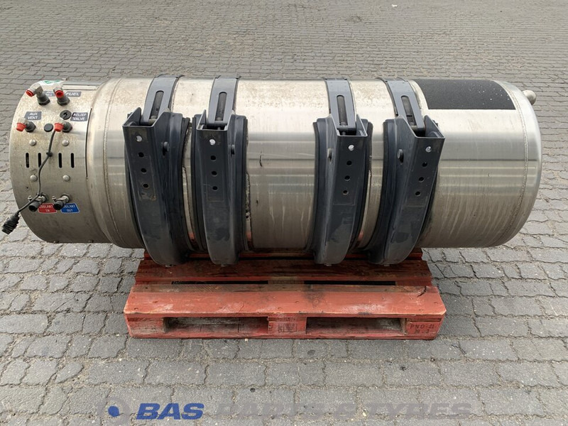 Scania LNG tank Scania 406 Liter 1776103 - Spremnik goriva za Kamion: slika Scania LNG tank Scania 406 Liter 1776103 - Spremnik goriva za Kamion Scania LNG tank Scania 406 Liter 1776103 - Spremnik goriva za Kamion: slika Scania LNG tank Scania 406 Liter 1776103 - Spremnik goriva za Kamion