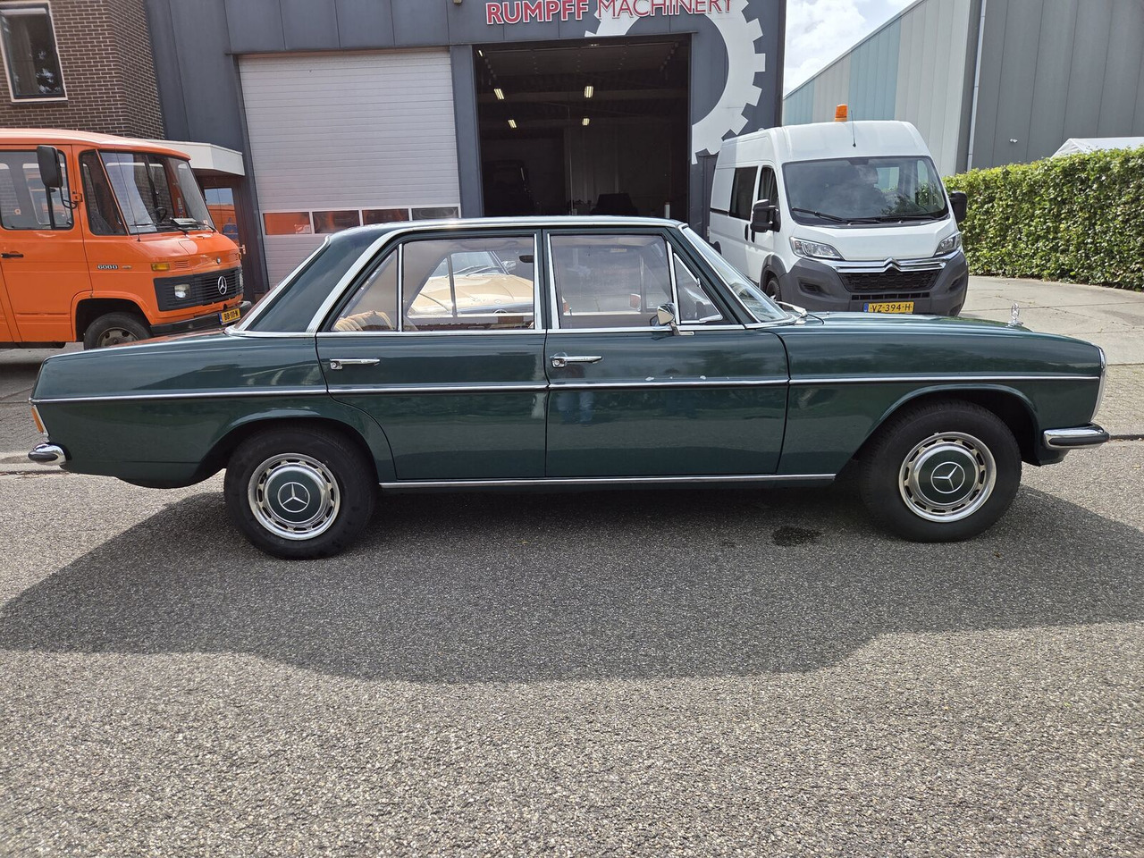 Mercedes-Benz 220 (W115) sedan - Limuzina: slika Mercedes-Benz 220 (W115) sedan - Limuzina Mercedes-Benz 220 (W115) sedan - Limuzina: slika Mercedes-Benz 220 (W115) sedan - Limuzina