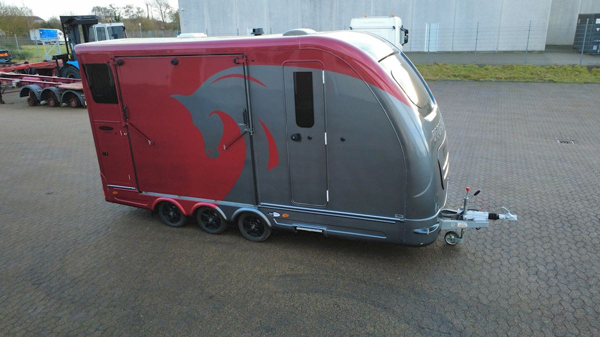 Equi-Trek Star-Treka - Prikolica za konje: slika Equi-Trek Star-Treka - Prikolica za konje Equi-Trek Star-Treka - Prikolica za konje: slika Equi-Trek Star-Treka - Prikolica za konje