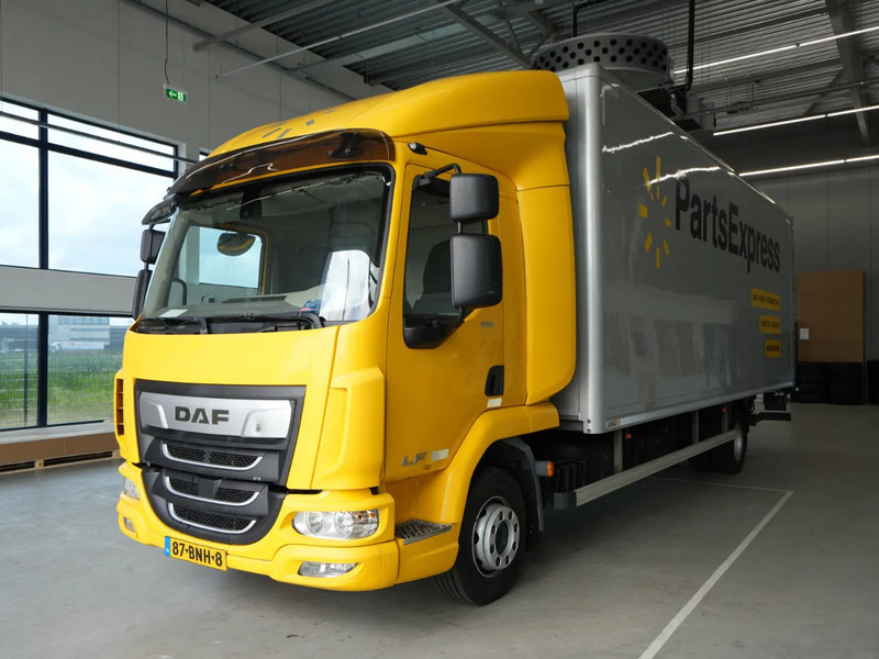 DAF LF 210 FA, 12t, Gesloten Bak, Laadklep 1,5t, Zijdeur, New Apk - Kamion sandučar: slika DAF LF 210 FA, 12t, Gesloten Bak, Laadklep 1,5t, Zijdeur, New Apk - Kamion sandučar DAF LF 210 FA, 12t, Gesloten Bak, Laadklep 1,5t, Zijdeur, New Apk - Kamion sandučar: slika DAF LF 210 FA, 12t, Gesloten Bak, Laadklep 1,5t, Zijdeur, New Apk - Kamion sandučar