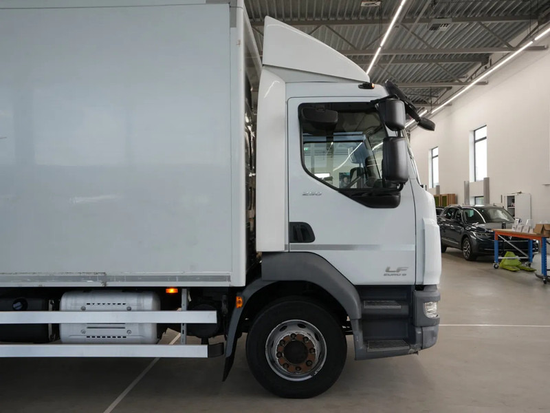 DAF LF 250 FA 12t, Gesloten Bak, Laadklep 1,5t, New Tacho - Kamion sandučar: slika DAF LF 250 FA 12t, Gesloten Bak, Laadklep 1,5t, New Tacho - Kamion sandučar DAF LF 250 FA 12t, Gesloten Bak, Laadklep 1,5t, New Tacho - Kamion sandučar: slika DAF LF 250 FA 12t, Gesloten Bak, Laadklep 1,5t, New Tacho - Kamion sandučar