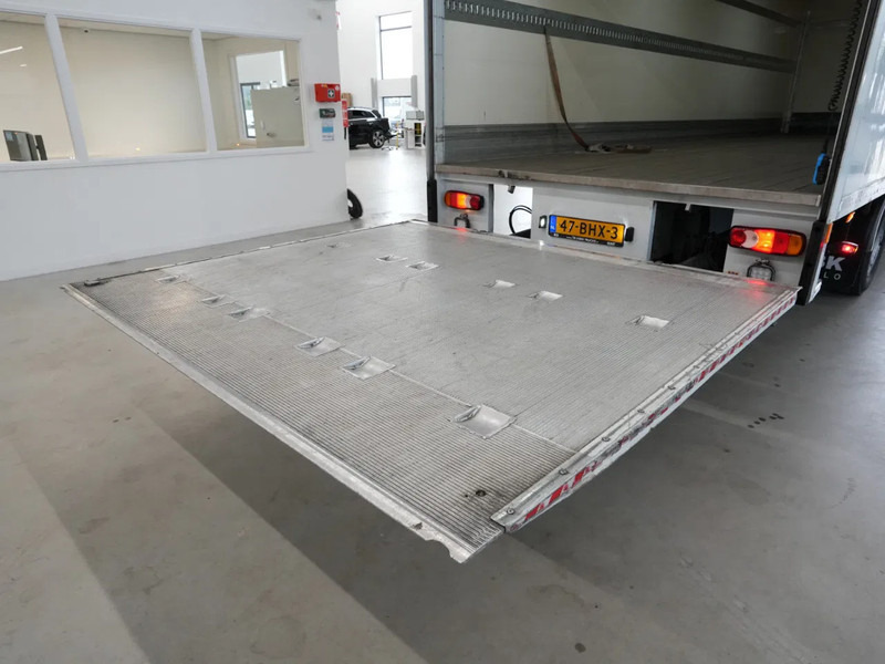 Kamion sandučar DAF LF 250 FA 12t, Gesloten Bak, Laadklep 1,5t, New Tacho: slika Kamion sandučar DAF LF 250 FA 12t, Gesloten Bak, Laadklep 1,5t, New Tacho