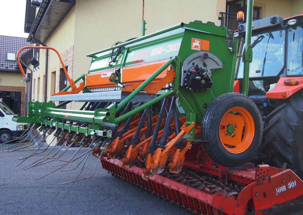 Agregat uprawowo-siewny Amazone HRB 301 I D9-30 2005 Agregat uprawowo siewny KUHN AMAZONE szerokość robocza 3m - Kombajn i sijačica: slika Agregat uprawowo-siewny Amazone HRB 301 I D9-30 2005 Agregat uprawowo siewny KUHN AMAZONE szerokość robocza 3m - Kombajn i sijačica Agregat uprawowo-siewny Amazone HRB 301 I D9-30 2005 Agregat uprawowo siewny KUHN AMAZONE szerokość robocza 3m - Kombajn i sijačica: slika Agregat uprawowo-siewny Amazone HRB 301 I D9-30 2005 Agregat uprawowo siewny KUHN AMAZONE szerokość robocza 3m - Kombajn i sijačica