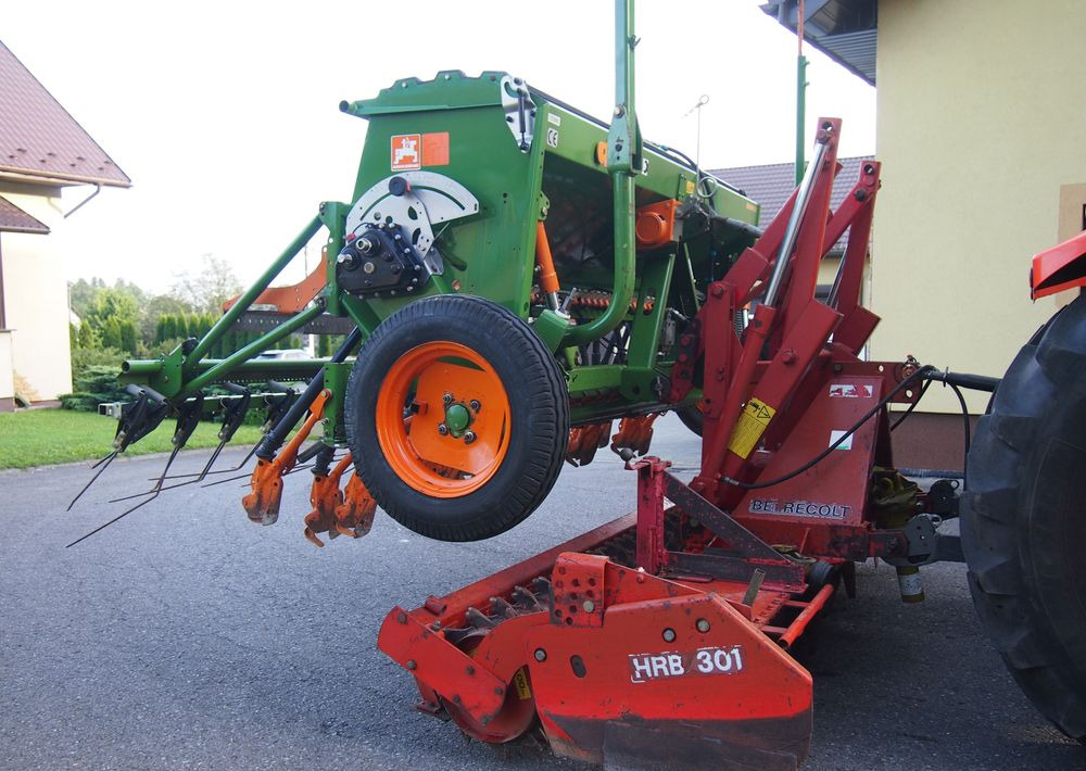 Agregat uprawowo-siewny Amazone HRB 301 I D9-30 2005 Agregat uprawowo siewny KUHN AMAZONE szerokość robocza 3m - Kombajn i sijačica: slika Agregat uprawowo-siewny Amazone HRB 301 I D9-30 2005 Agregat uprawowo siewny KUHN AMAZONE szerokość robocza 3m - Kombajn i sijačica Agregat uprawowo-siewny Amazone HRB 301 I D9-30 2005 Agregat uprawowo siewny KUHN AMAZONE szerokość robocza 3m - Kombajn i sijačica: slika Agregat uprawowo-siewny Amazone HRB 301 I D9-30 2005 Agregat uprawowo siewny KUHN AMAZONE szerokość robocza 3m - Kombajn i sijačica