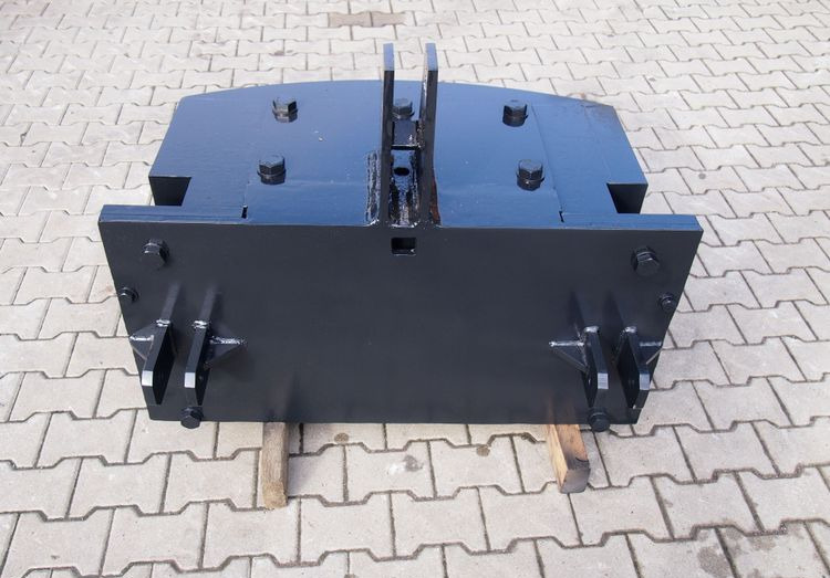 Balast obciążnik do John Deere, Deutz, Fendt, Massey Ferguson, New Holland - Protuuteg: slika Balast obciążnik do John Deere, Deutz, Fendt, Massey Ferguson, New Holland - Protuuteg Balast obciążnik do John Deere, Deutz, Fendt, Massey Ferguson, New Holland - Protuuteg: slika Balast obciążnik do John Deere, Deutz, Fendt, Massey Ferguson, New Holland - Protuuteg