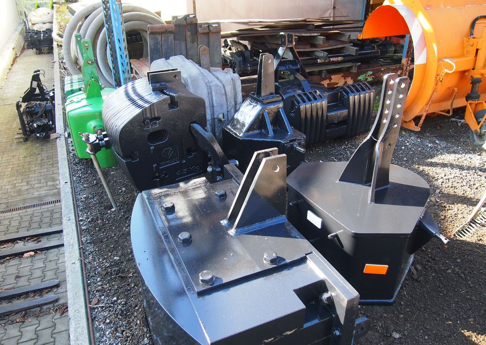 Balast obciążnik do John Deere, Deutz, Fendt, Massey Ferguson, New Holland - Protuuteg: slika Balast obciążnik do John Deere, Deutz, Fendt, Massey Ferguson, New Holland - Protuuteg Balast obciążnik do John Deere, Deutz, Fendt, Massey Ferguson, New Holland - Protuuteg: slika Balast obciążnik do John Deere, Deutz, Fendt, Massey Ferguson, New Holland - Protuuteg