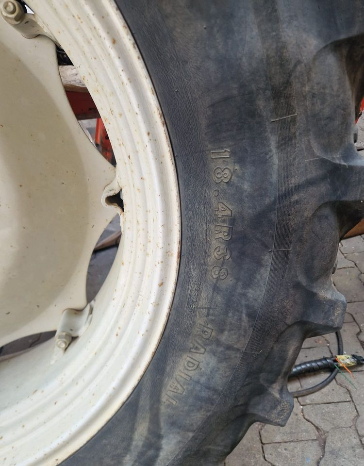 Części do Ciągnika Massey Ferguson MF 3000, 6000 Koła tylne 18,4R38 do ciągnika MF - Kompletan kotač za Poljoprivredni strojevi: slika Części do Ciągnika Massey Ferguson MF 3000, 6000 Koła tylne 18,4R38 do ciągnika MF - Kompletan kotač za Poljoprivredni strojevi Części do Ciągnika Massey Ferguson MF 3000, 6000 Koła tylne 18,4R38 do ciągnika MF - Kompletan kotač za Poljoprivredni strojevi: slika Części do Ciągnika Massey Ferguson MF 3000, 6000 Koła tylne 18,4R38 do ciągnika MF - Kompletan kotač za Poljoprivredni strojevi