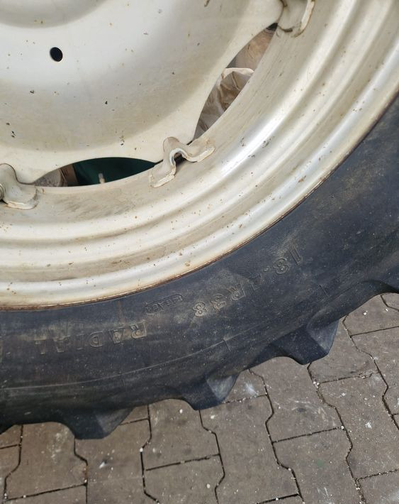 Części do Ciągnika Massey Ferguson MF 3000, 6000 Koła tylne 18,4R38 do ciągnika MF - Kompletan kotač za Poljoprivredni strojevi: slika Części do Ciągnika Massey Ferguson MF 3000, 6000 Koła tylne 18,4R38 do ciągnika MF - Kompletan kotač za Poljoprivredni strojevi Części do Ciągnika Massey Ferguson MF 3000, 6000 Koła tylne 18,4R38 do ciągnika MF - Kompletan kotač za Poljoprivredni strojevi: slika Części do Ciągnika Massey Ferguson MF 3000, 6000 Koła tylne 18,4R38 do ciągnika MF - Kompletan kotač za Poljoprivredni strojevi