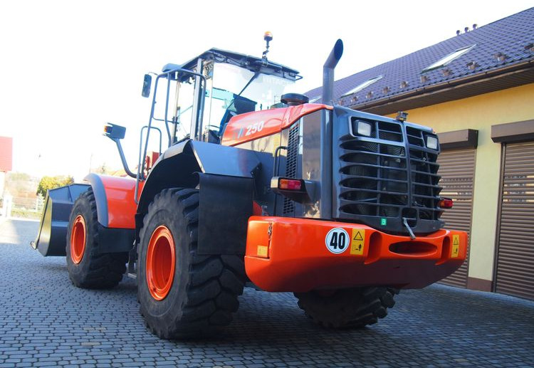 Ładowarka Hitachi ZW250 2010 Ładowarka Hitachi Waga, Centralne smarowanie - Utovarivač na kotačima: slika Ładowarka Hitachi ZW250 2010 Ładowarka Hitachi Waga, Centralne smarowanie - Utovarivač na kotačima Ładowarka Hitachi ZW250 2010 Ładowarka Hitachi Waga, Centralne smarowanie - Utovarivač na kotačima: slika Ładowarka Hitachi ZW250 2010 Ładowarka Hitachi Waga, Centralne smarowanie - Utovarivač na kotačima