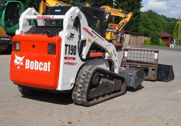 Kompaktni utovarivač gusjeničar Miniładowarka Bobcat T190 2012: slika Kompaktni utovarivač gusjeničar Miniładowarka Bobcat T190 2012 Kompaktni utovarivač gusjeničar Miniładowarka Bobcat T190 2012: slika Kompaktni utovarivač gusjeničar Miniładowarka Bobcat T190 2012