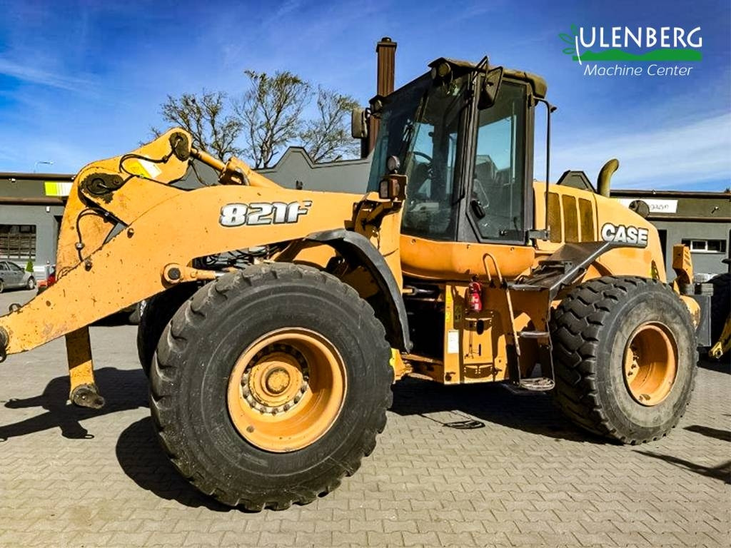 Case 821 F - Utovarivač na kotačima: slika Case 821 F - Utovarivač na kotačima Case 821 F - Utovarivač na kotačima: slika Case 821 F - Utovarivač na kotačima