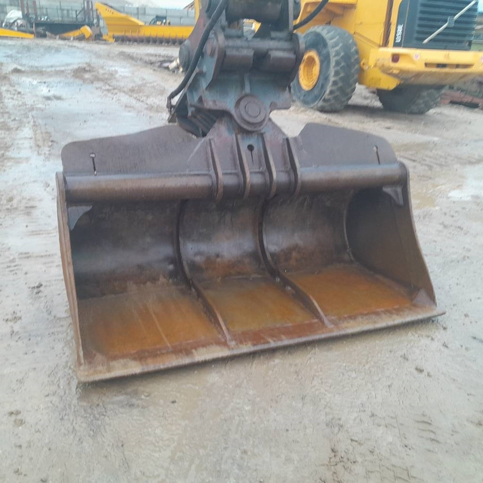 Bager gusjeničar Komatsu PC 240 NLC-8K: slika Bager gusjeničar Komatsu PC 240 NLC-8K